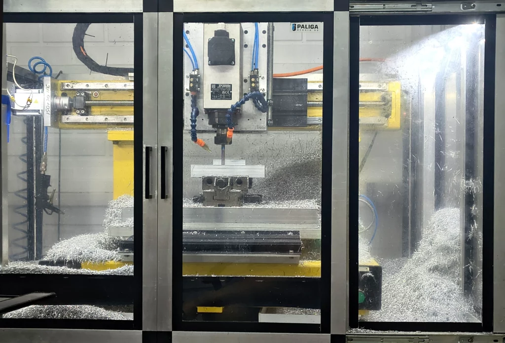 Frezarka CNC z systemem sterowania